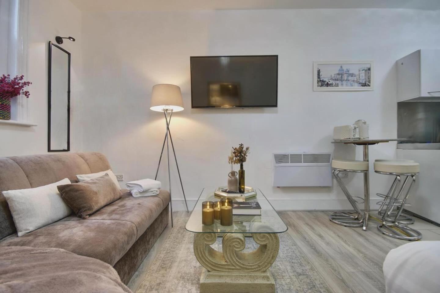 Aylward S14, Near Centre And Gunwharf Quays * Portsmouth