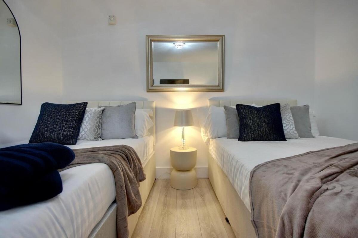 Aylward S14, Near Centre And Gunwharf Quays *